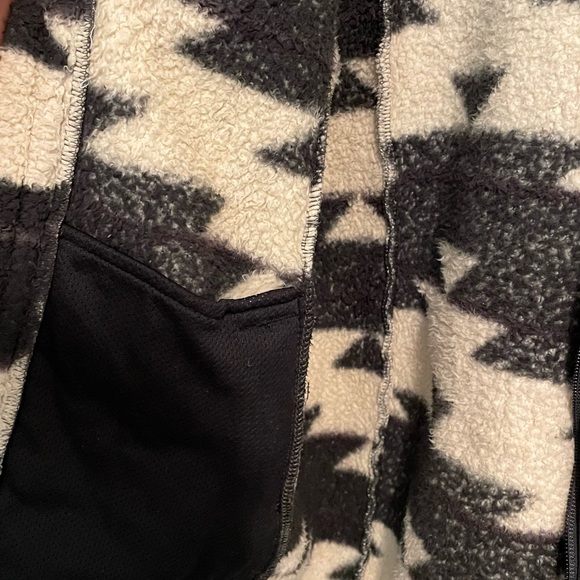 North Face Girls Jacket - Picture 6 of 7